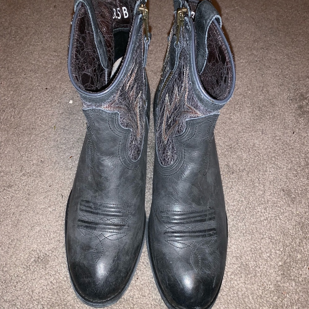 Ariat Boots never worn